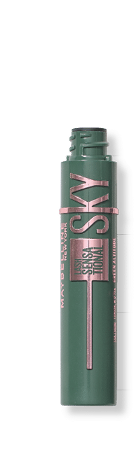 Un tubo verde oscuro de m scara de pesta as con texto rosa que dice “Sky High" y "Maybelline New York". Descripci n generada con IA