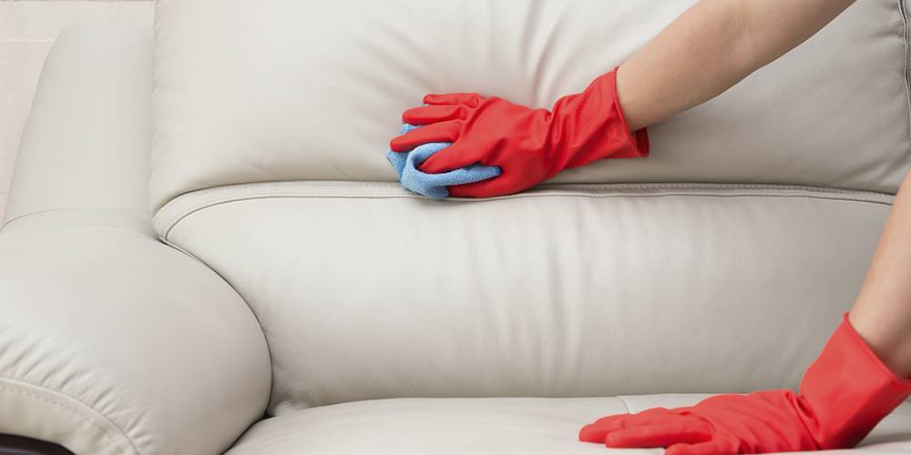 cuenta Cargado Escrutinio Cómo limpiar la tapicería del sofá o de una silla - Droguería | Consum -  Droguería Consum