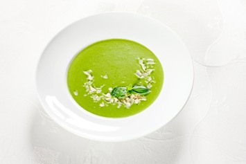 Crema de lechuga con almendras