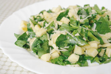 Ensalada de espinacas, manzana y queso