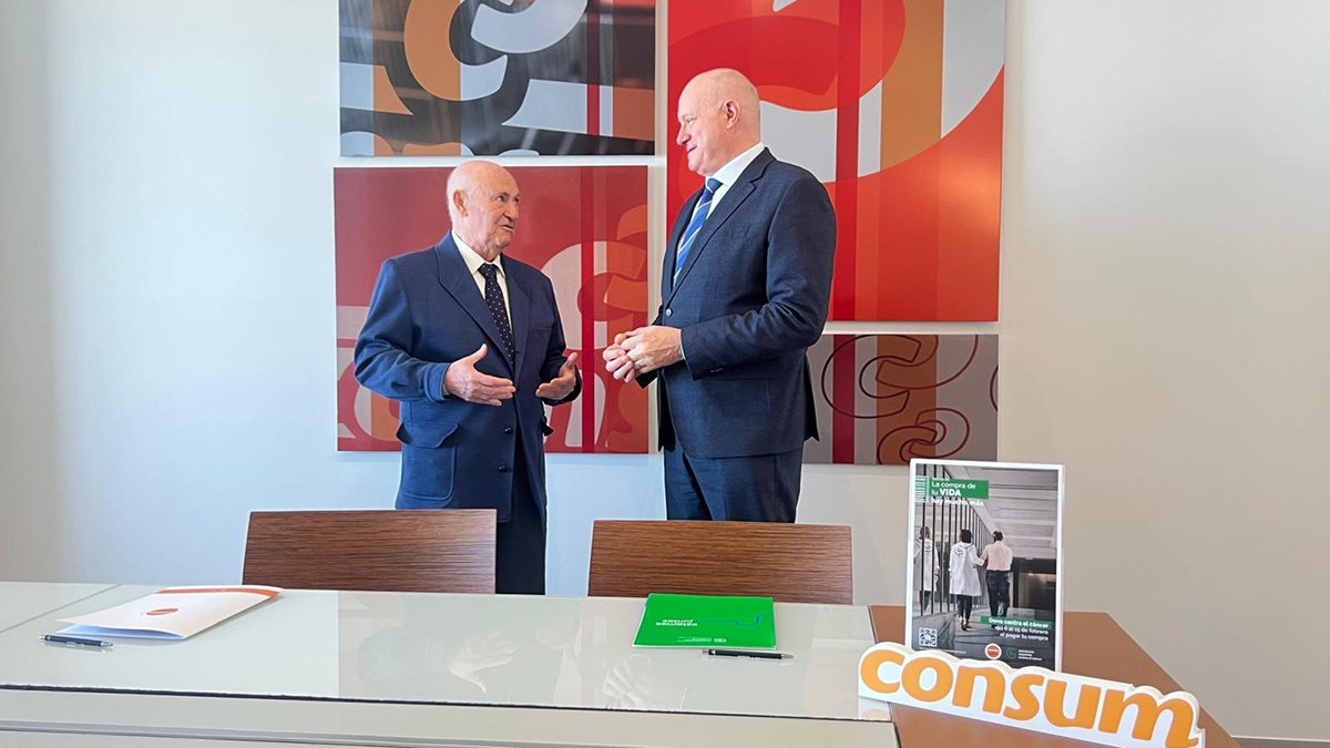 From left to right: Gómez Trénor from AECC Valencia and Antonio Rodríguez from Consum