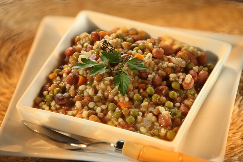 Sopa de alubias, lentejas, guisantes y cebada
