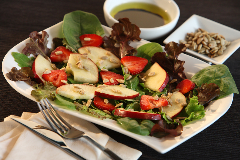 Ensalada de manzana y fresas
