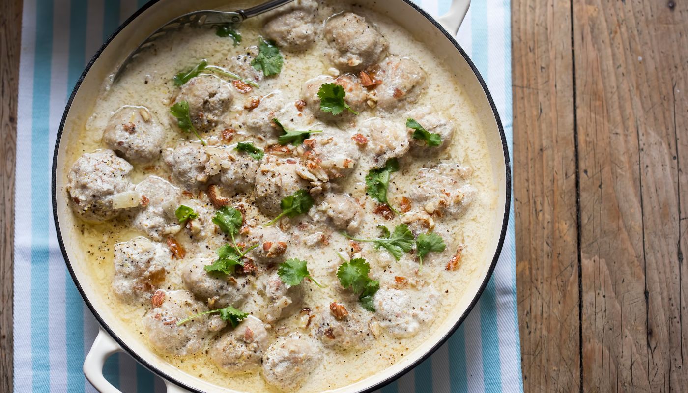 albóndigas en salsa de almendras