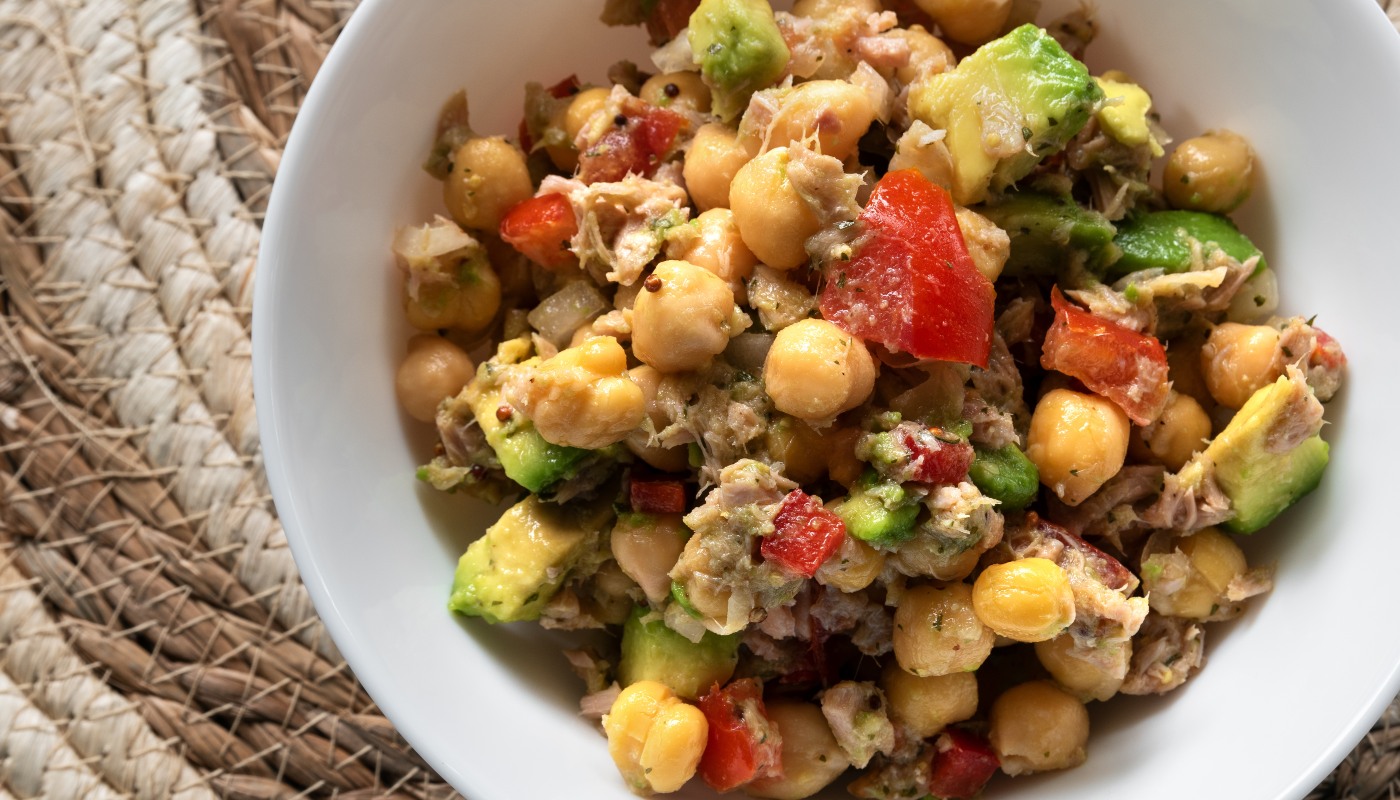 ENSALADA DE GARBANZOS CON VENTRESCA DE ATÚN Y TOMATES CHERRY