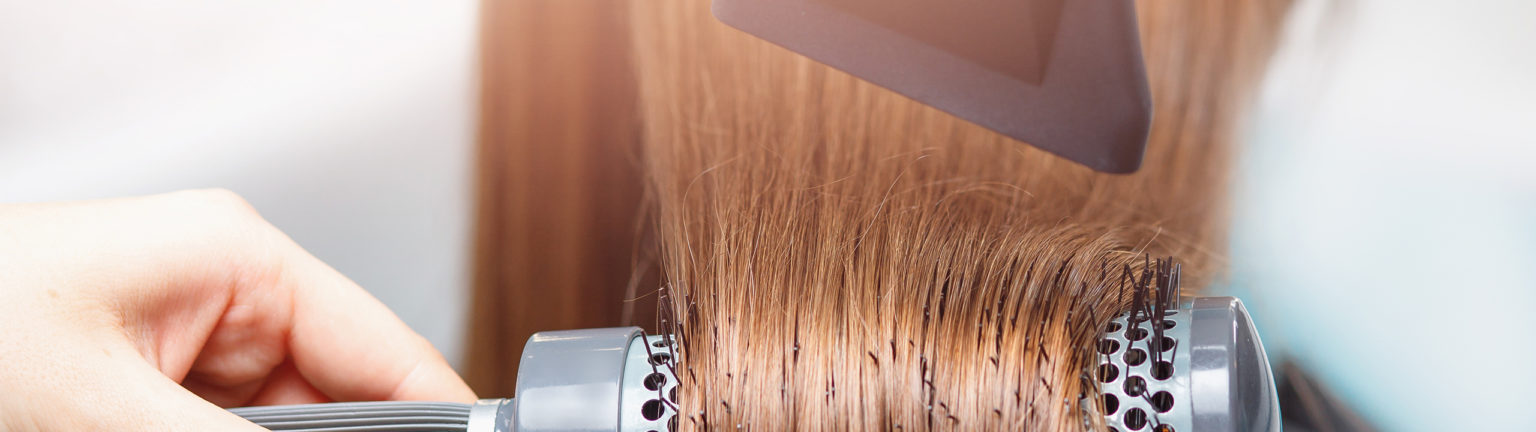 Cómo alisar el pelo sin plancha: mejores trucos
