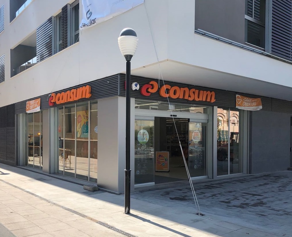 Consum invertix més de 2 milions d’euros en la seua nova tenda d’Igualada, a Barcelona Consum invertix més de 2 milions d’euros en la seua nova tenda d’Igualada, a Barcelona