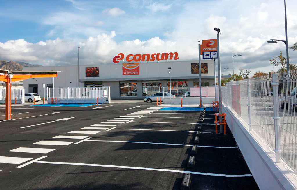 Consum obri a Vícar (Almeria) un nou supermercat ecoeficient i supera la desena enguany Consum obri a Vícar (Almeria) un nou supermercat ecoeficient i supera la desena enguany