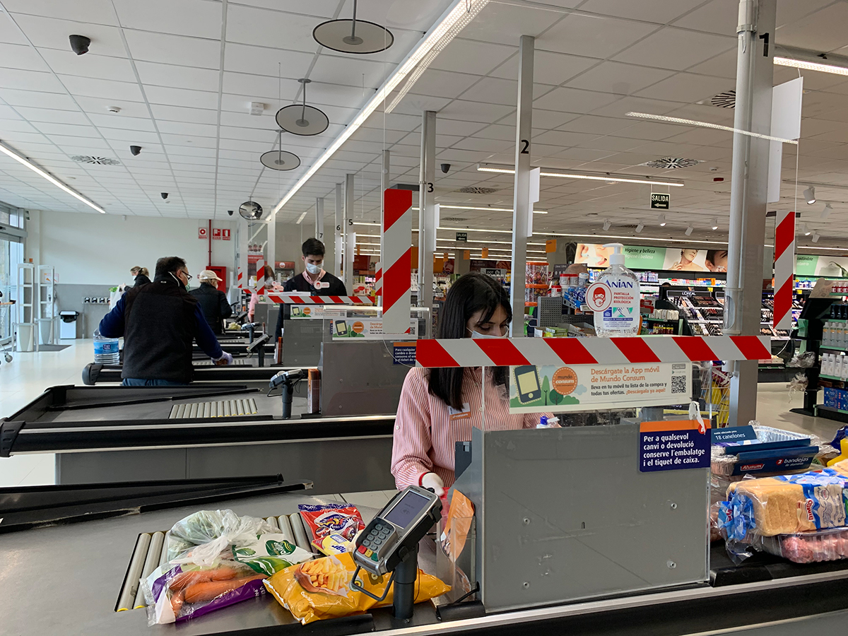 Consum destina 3,8 milions d’euros a gratificar als seus treballadors de tendes i plataformes pel seu esforç i compromís Consum destina 3,8 milions d'euros a gratificar als seus treballadors de tendes i plataformes pel seu esforç i compromís