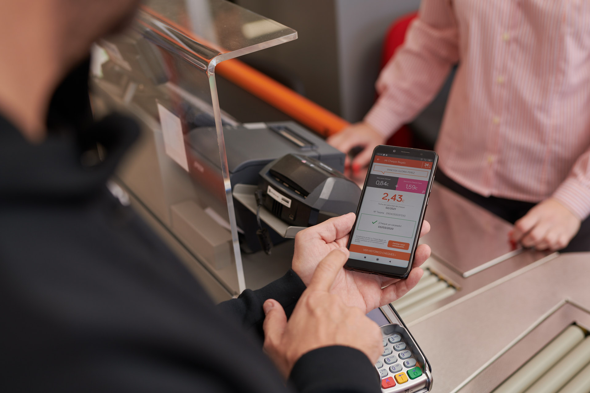 Consum repartix 8,1 milions d’euros en xecs regal als seus socis clients entre març i abril Consum repartix 8,1 milions d’euros en xecs regal als seus socis clients entre març i abril