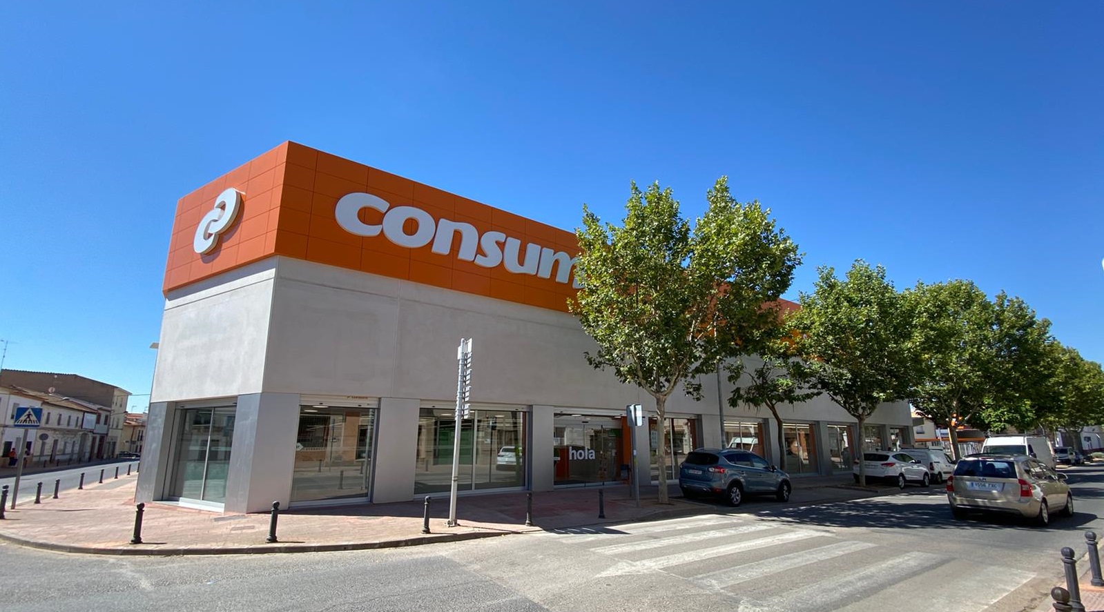 Consum inaugura a Mota del Cuervo el seu tercer supermercat de l’any amb la generació de 34 llocs de treball Consum inaugura a Mota del Cuervo el seu tercer supermercat de l’any amb la generació de 34 llocs de treball