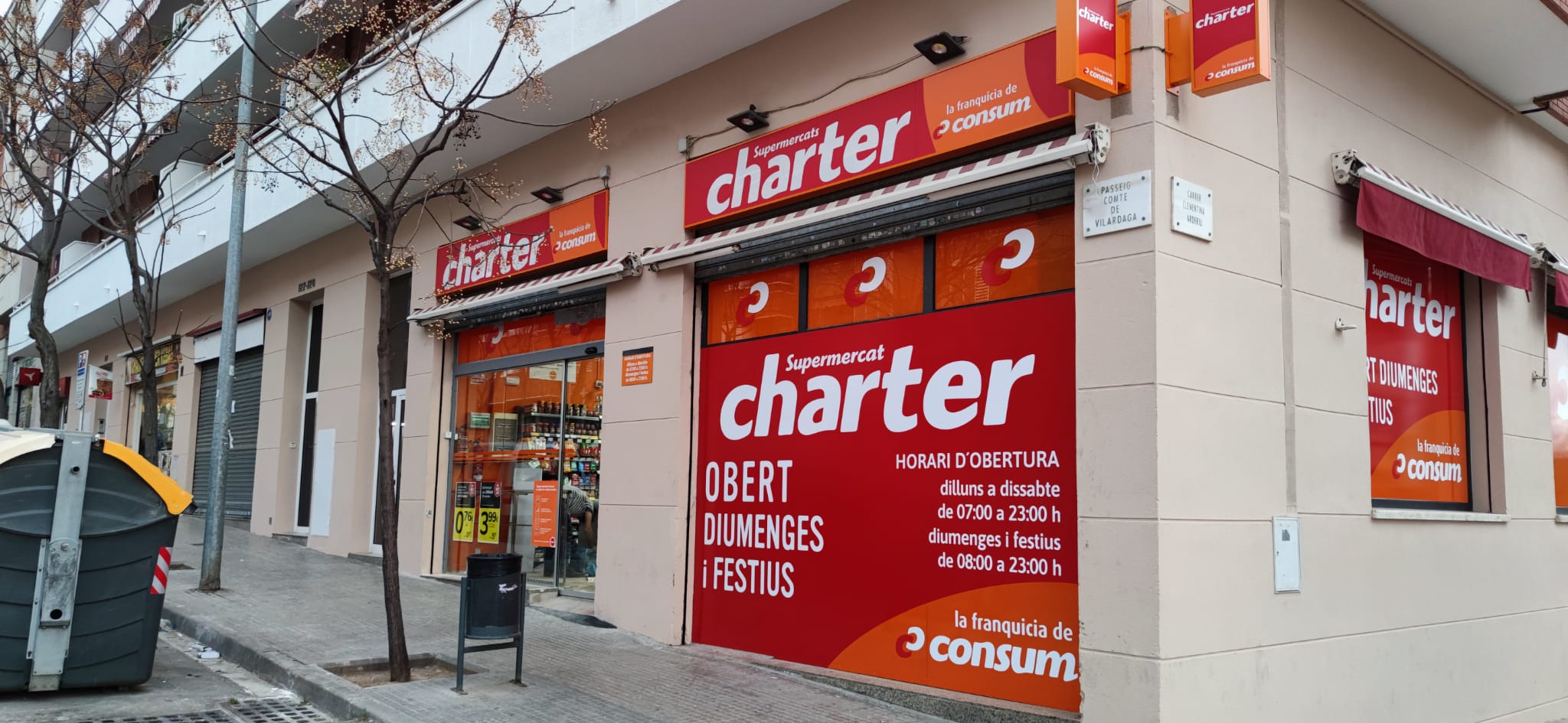 Charter obri dos nous supermercats a València i Sant Feliu de Llobregat (foto) (Barcelona) Charter obri dos nous supermercats a València i Sant Feliu de Llobregat (foto) (Barcelona)