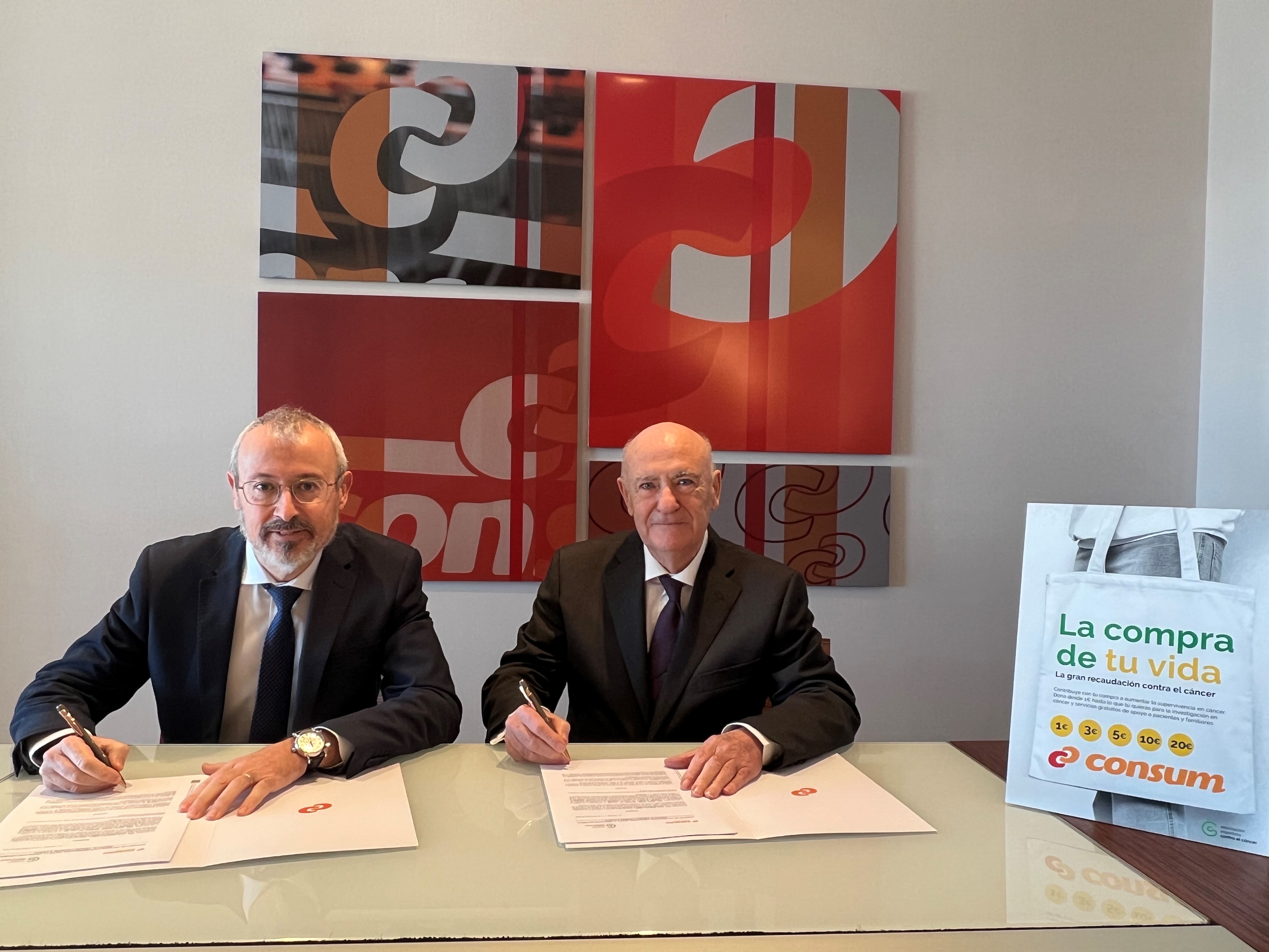 Firma del convenio por parte del presidente de la Asociación Española contra el Cáncer en Valencia, Tomás Trénor, y el director de Relaciones Externas de la Cooperativa, Javier Quiles. Firma del convenio por parte del presidente de la Asociación Española contra el Cáncer en Valencia, Tomás Trénor, y el director de Relaciones Externas de la Cooperativa, Javier Quiles.